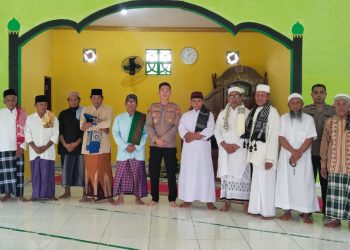 Usai Jumatan, Kapolsek NamLea Sampaikan Himbauan Kamtibmas