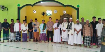 Usai Jumatan, Kapolsek NamLea Sampaikan Himbauan Kamtibmas