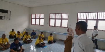 Hasil Karya Pengelasan Warga Binaan Lapas Namlea Diapresiasi Kepala BLK Buru
