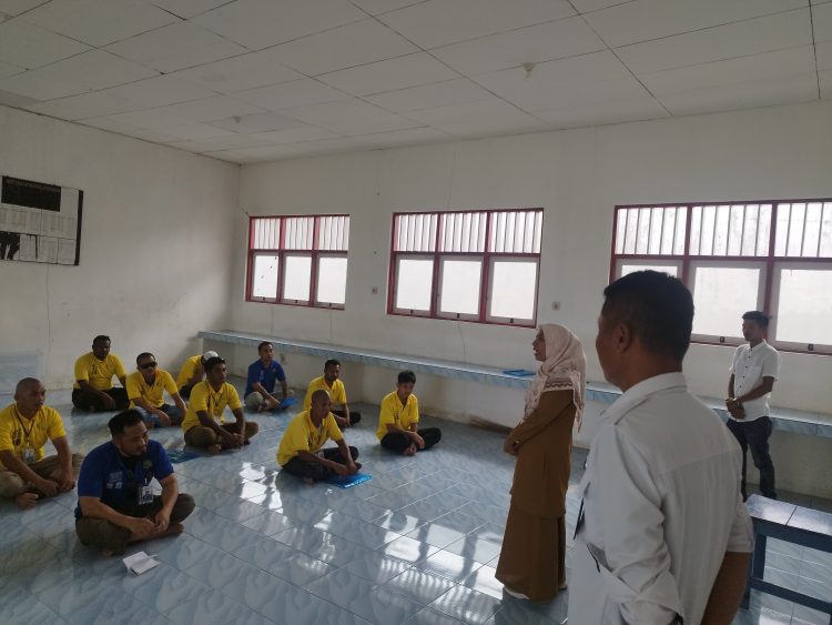 Hasil Karya Pengelasan Warga Binaan Lapas Namlea Diapresiasi Kepala BLK Buru