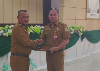 Azis Tomia Jabat Plt Sekda Buru