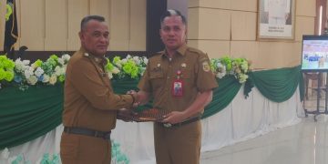 Azis Tomia Jabat Plt Sekda Buru
