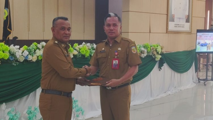 Azis Tomia Jabat Plt Sekda Buru