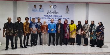 Pengurus Ikatan Keluarga Assilulu Buru Selatan Di Lantik, Ini Harapan Bupati La Hamidi dan Raja Asilulu
