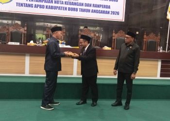 Sudarmo Sampaikan  Pengantar Nota Keuangan dan Rancangan APBD TA 2026 Dalam Rapat Paripurna DPRD Buru