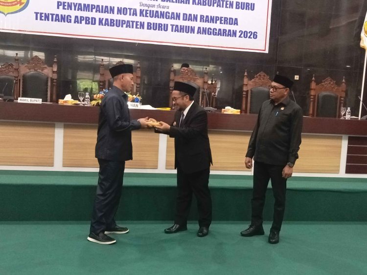Sudarmo Sampaikan  Pengantar Nota Keuangan dan Rancangan APBD TA 2026 Dalam Rapat Paripurna DPRD Buru