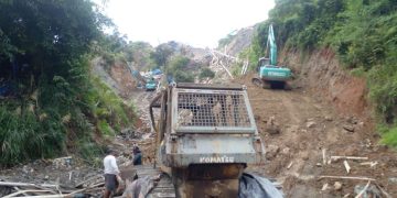 Polisi Disindir, Biarkan Eksavator PT HAM  Garap Tambang Rakyat Gunung Botak