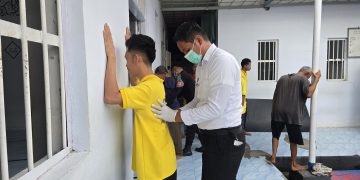 Tertibkan Barang Terlarang, Lapas Namlea Konsisten Gelar Razia Rutin