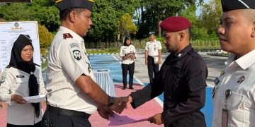 Dedikasi Terbayarkan, 2 Pegawai Lapas Namlea Dianugerahi Predikat Pegawai Teladan