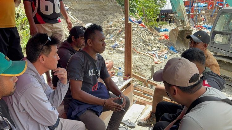 Hanya Bermodal Visa Kunjungan, WNA Asal Cina Bekerja di Tambang Emas GB