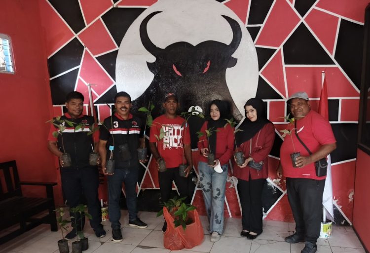 DPC PDI Perjuangan Tanam 79 Pohon di Buru Selatan pada Hari Valentine