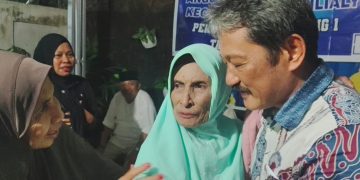 Erwin Tanaya Berangkatkan Ibu Maryam Tunaikan Ibadah Umroh