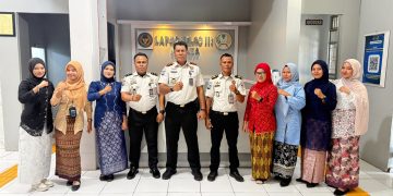 Semangat Hari Kartini, Jajaran Lapas Namlea Tampil dengan Nuansa Kebaya