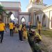 Polsek Namlea dan Fans Brazil Akeba Kabupaten Buru Kerja Bakti di Mesjid Jami