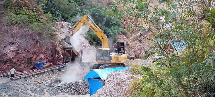 Eksavator masih Beroperasi di Tambang Ilegal Gunung Nona, Kapolres Buru Tak Lagi Dipercayai