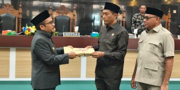 Dalam Rapat Pripurna DPRD Buru, Wabup Sudarmo Sampaikan 4 Ranperda