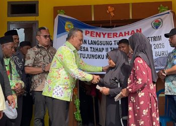 Ikram Umasugi Salurkan Bantuan Pangan, BLT Ektrem dan Perahu Tangkap di Batabual
