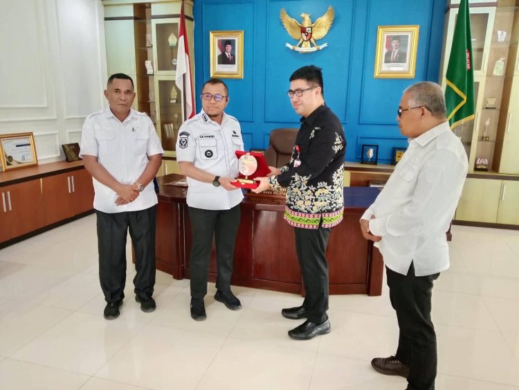 Pemda Buru Selatan dan OJK Maluku Perkuat Kolaborasi dan Sinergitas untuk Pembangunan Daerah